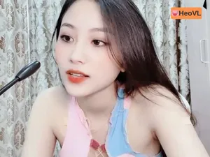 Em kami show thân hình cực bốc lửa của mình