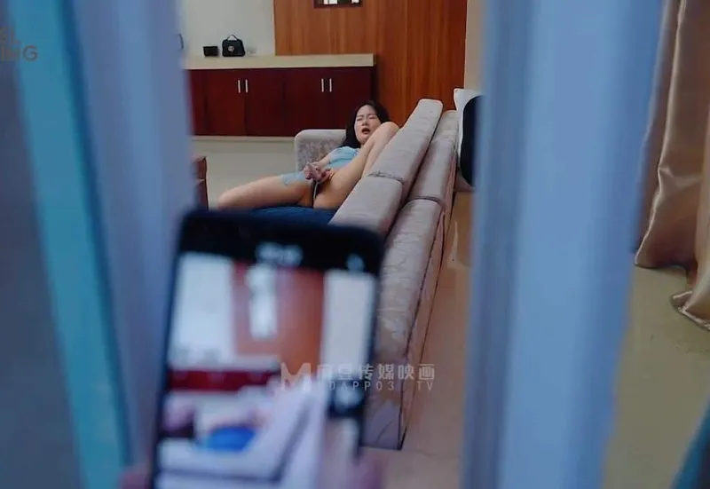 đột nhập chịch em gần nhà đang thủ dâm