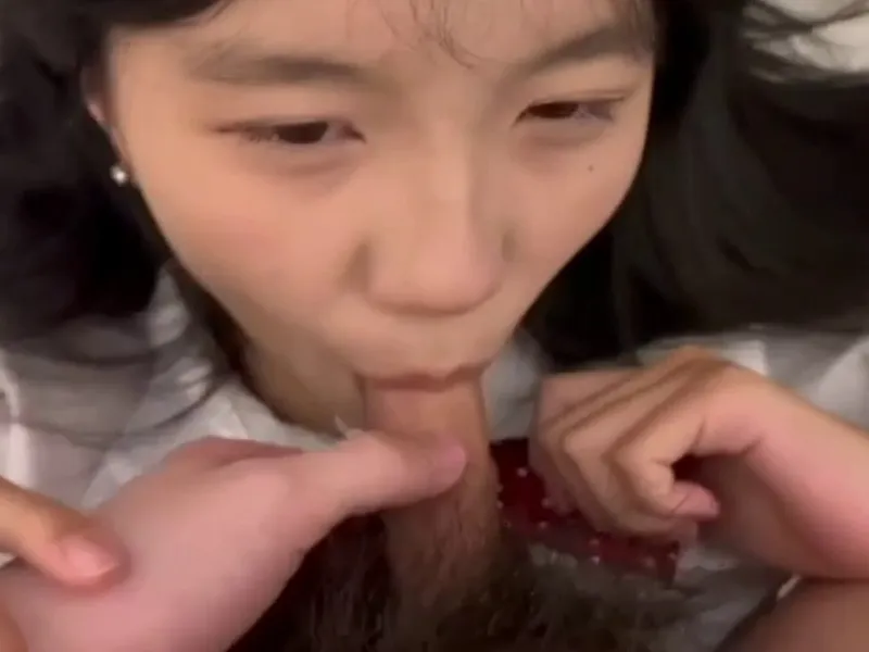 Em loli dễ thương liếm củ khoải biến em thành con đào dam dang p2